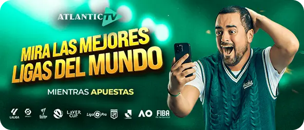 A man looking at a phone with the text 'Mira las mejores ligas del mundo mientras apuestas'